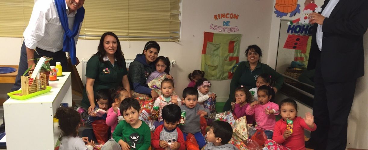 Celebramos Navidad con niños de escasos recursos en Chile y Perú