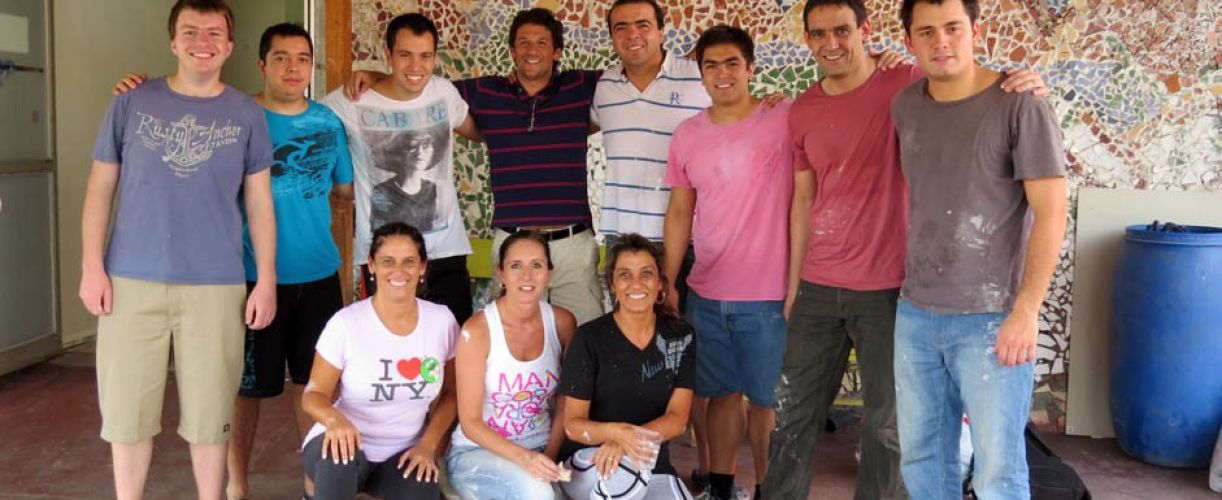 Nuestros voluntarios pintan centros de la Protectora de la Infancia