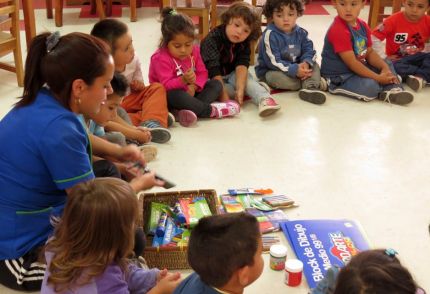 Regalamos útiles para niños de escasos recursos en Santiago, Viña y Concepción
