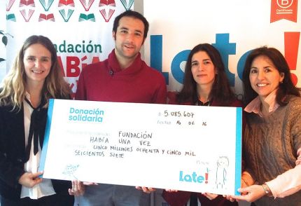 LarrainVial apoya a Fundación Había Una Vez a través de agua Late!