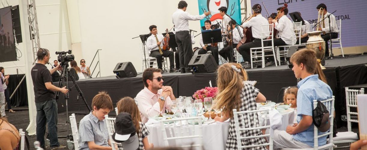 Orquesta de Colegio Nocedal participó de Fiesta de Navidad de LarrainVial