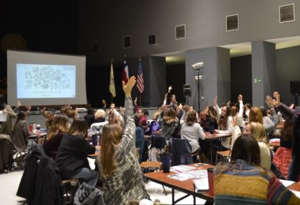 Entrega de estrategias prácticas a profesores para mejorar ambiente en la sala de clases