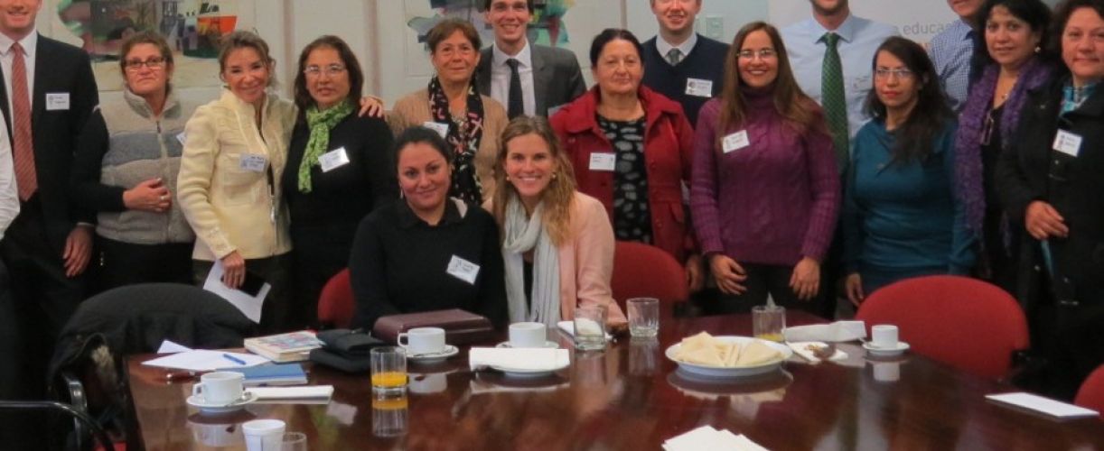 Ejecutivos de LarrainVial: mentores de microemprendedoras con Fundación Simón de Cirene