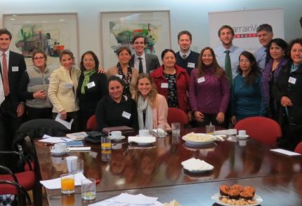 Ejecutivos de LarrainVial: mentores de microemprendedoras con Fundación Simón de Cirene