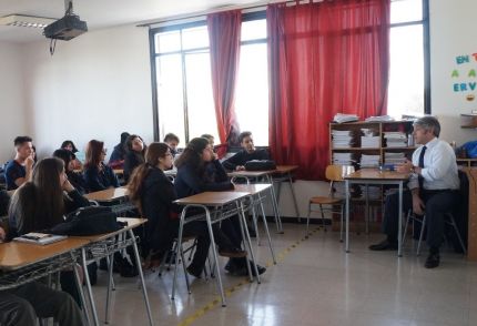 Ejecutivos de LarrainVial dictan charlas magistrales en colegio de Fundación Belén Educa