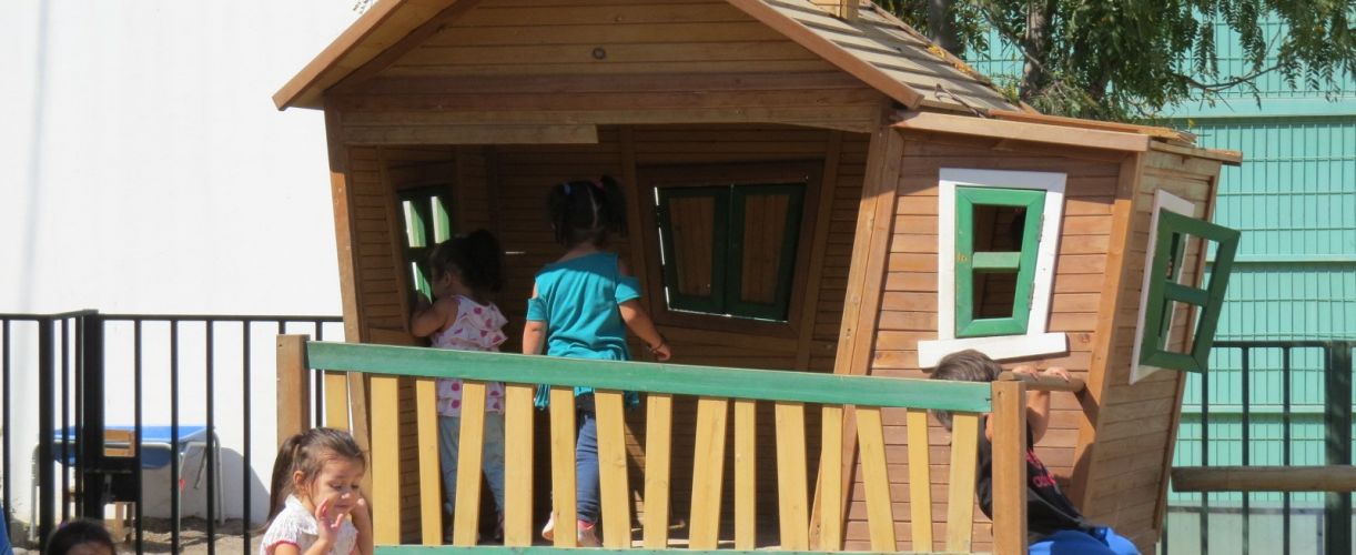 Colaboradores de LarrainVial apoyan a niños de sectores vulnerables en campaña de Navidad