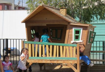 Colaboradores de LarrainVial apoyan a niños de sectores vulnerables en campaña de Navidad