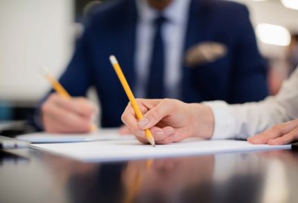 Ejecutivos de LarrainVial ayudan a jóvenes a prepararse para ingresar al mundo laboral