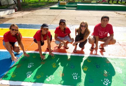 Voluntarios pintan instalaciones de La Protectora de la Infancia