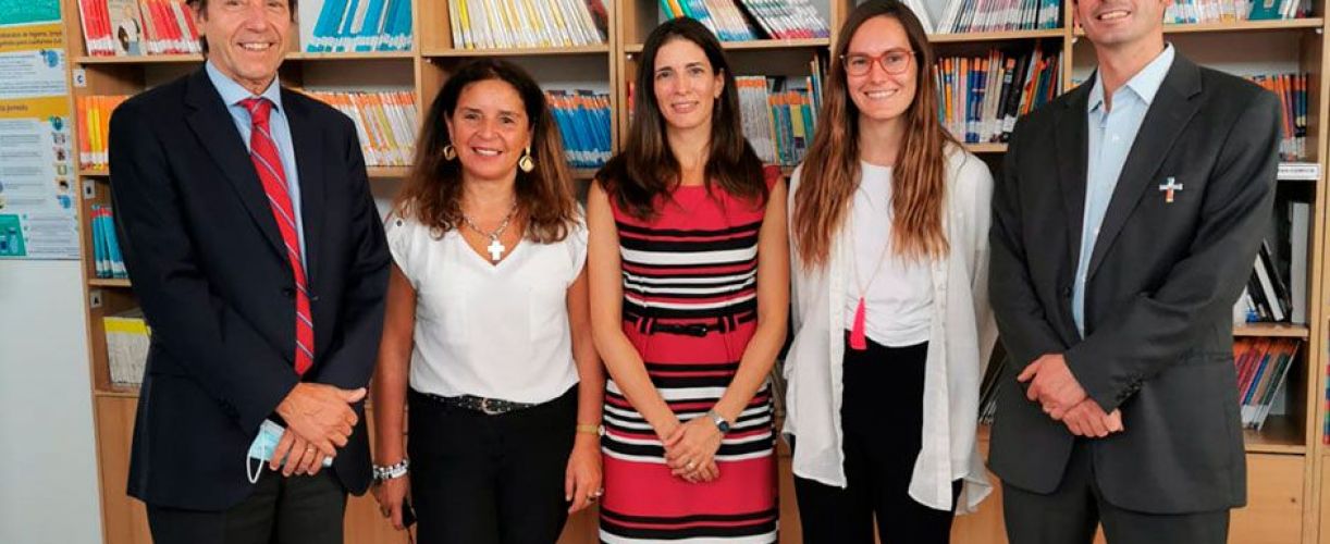 Gerente de Sostenibilidad y Fundación LarrainVial recibe Premio “Mujeres por la Educación”