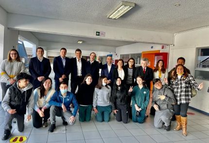 Ejecutivos de LarrainVial dan charlas profesionales a estudiantes de  Fundación Belén Educa