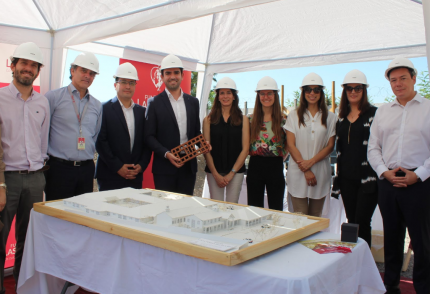 Colaboradores de LarrainVial visitan futuro hogar Santa Teresa de Los Andes