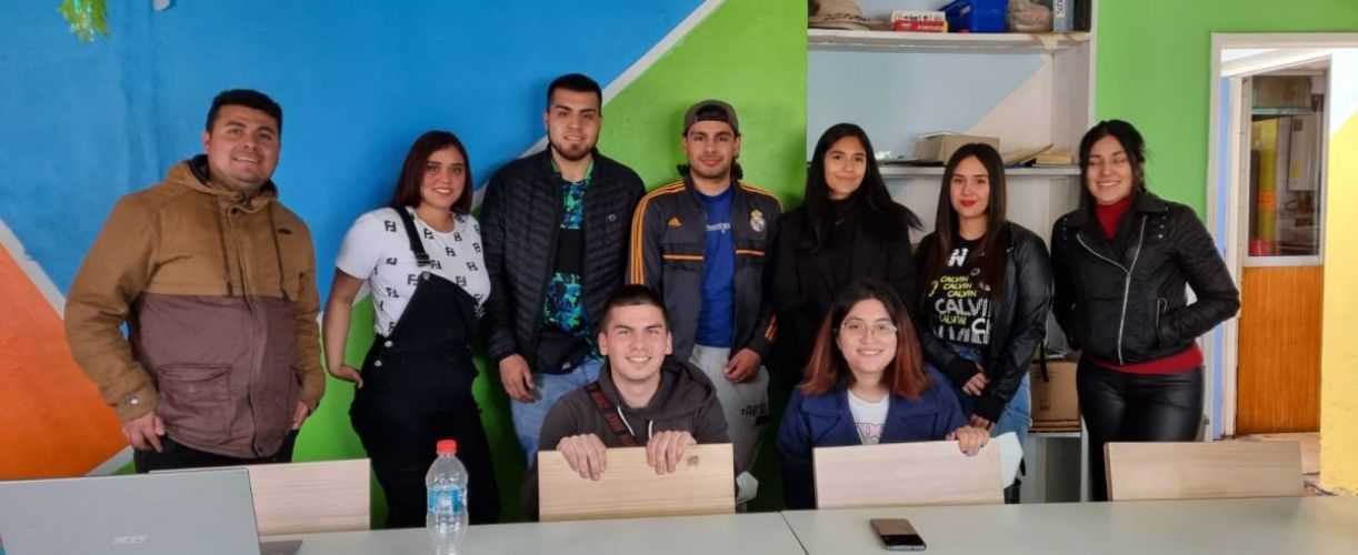 FUNDACIÓN POR UNA CARRERA - Creando mi futuro: reinserción social de jóvenes