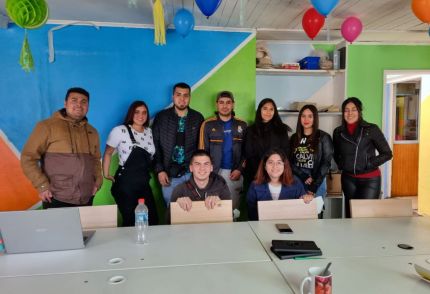 FUNDACIÓN POR UNA CARRERA - Creando mi futuro: reinserción social de jóvenes