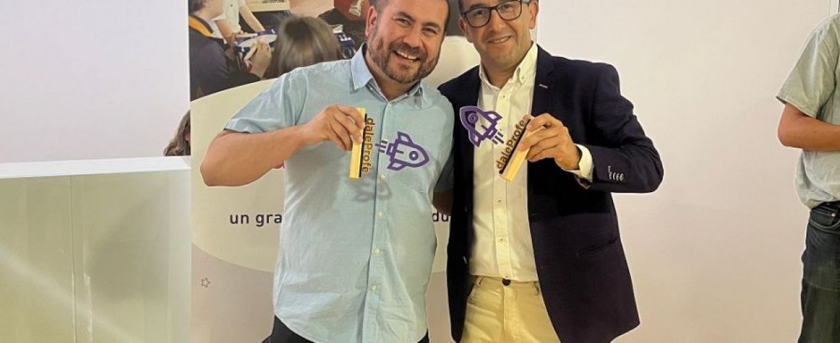 Juan Carvajal y Manuel Puebla, los ganadores del Premio DaleProfe 2023