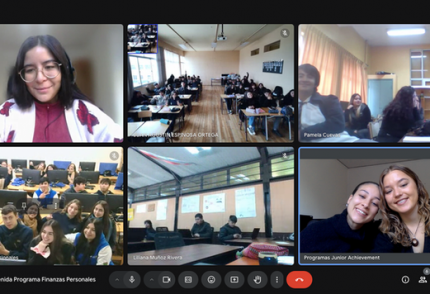 Ejecutivos de LarrainVial promueven la educación financiera escolar junto a Junior Achievement