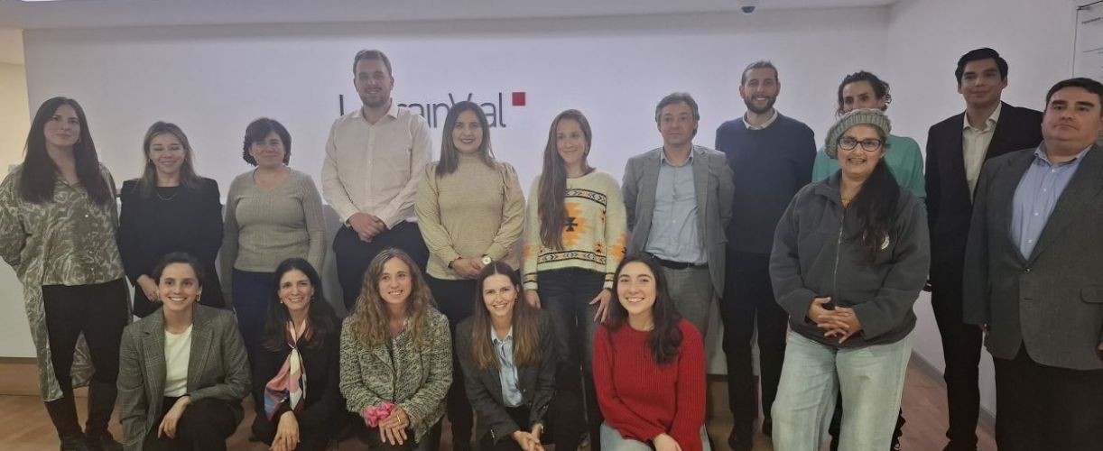 Colaboradores de LV apoyan a emprendedoras chilenas junto a ChileConverge