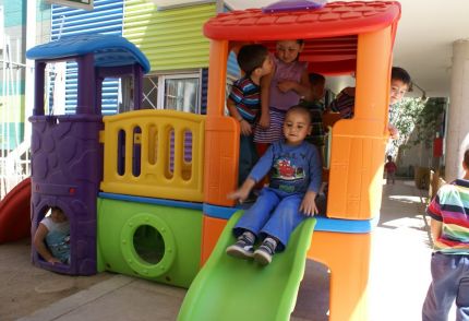 Apoyados en experiencia internacional, buscamos mejorar la educación inicial en jardines infantiles